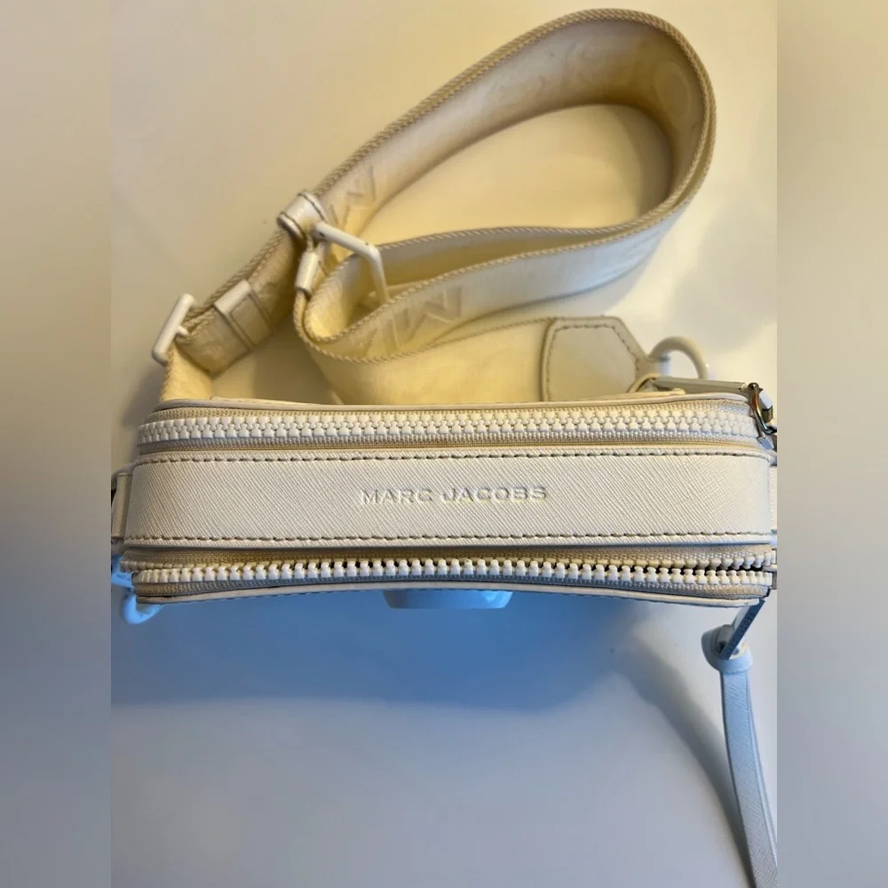 Marc Jacobs Snapshot Bag in Moon White - Picture 6 of 7